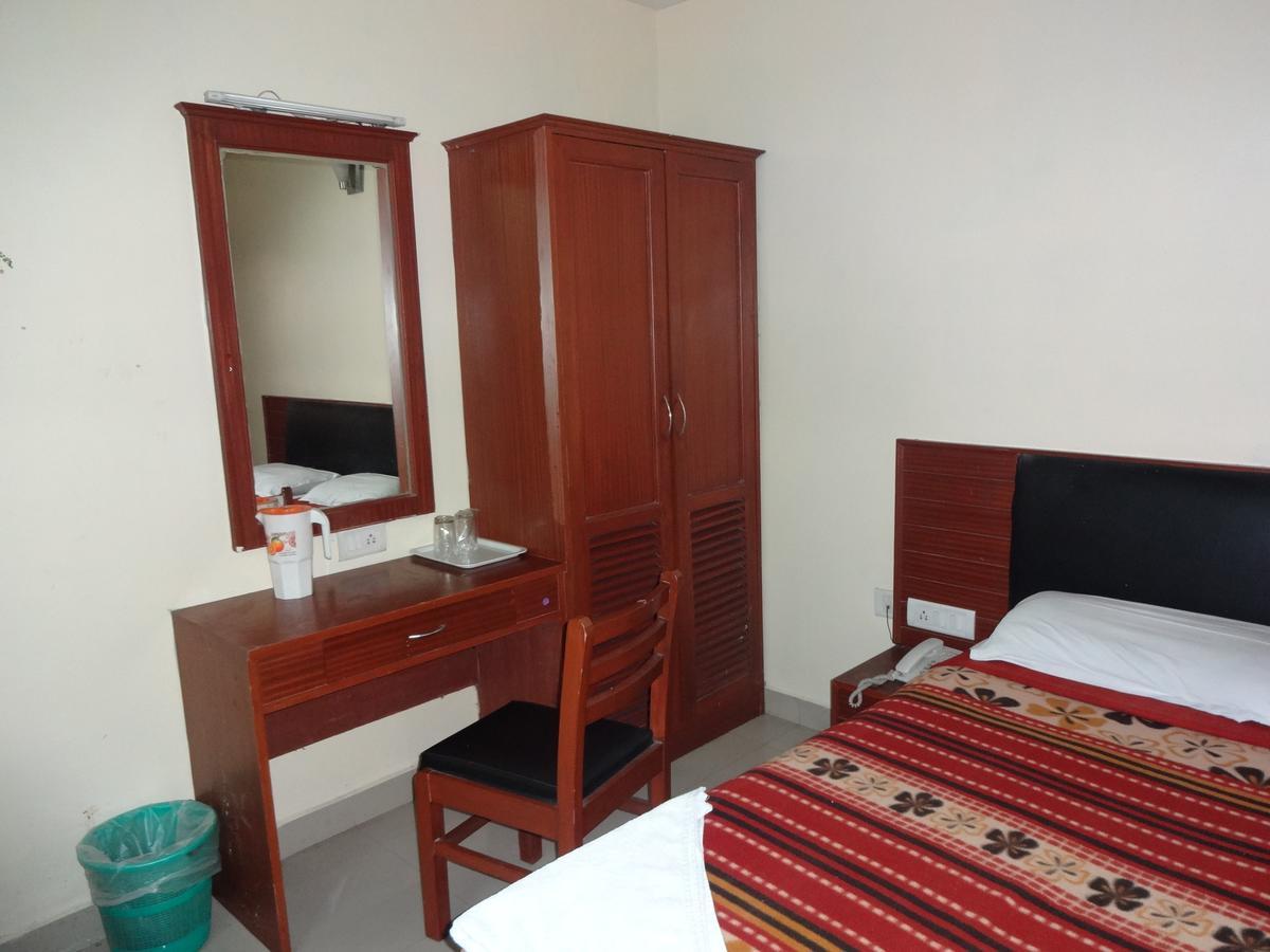 Hotel Sea Shell Park à Chennai Extérieur photo
