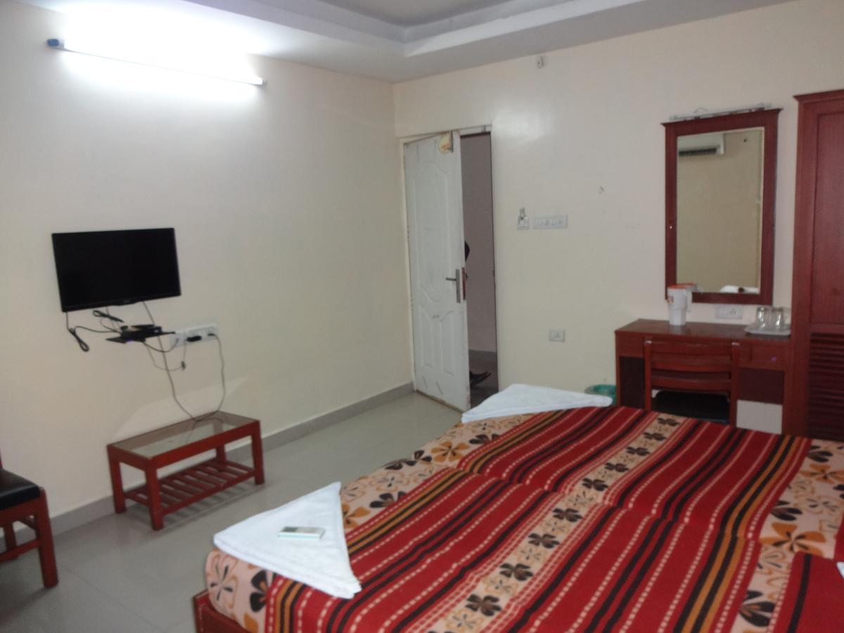 Hotel Sea Shell Park à Chennai Extérieur photo
