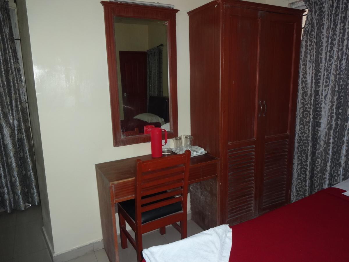 Hotel Sea Shell Park à Chennai Extérieur photo